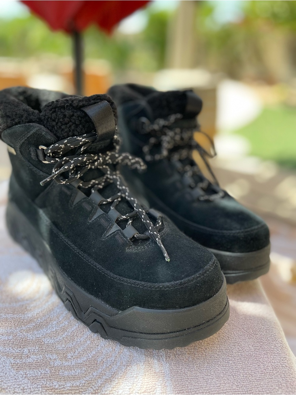 NWOT Ugg Terretrail Cozy Lace-up Boots (Size 9) Women’s waterproof black Suede